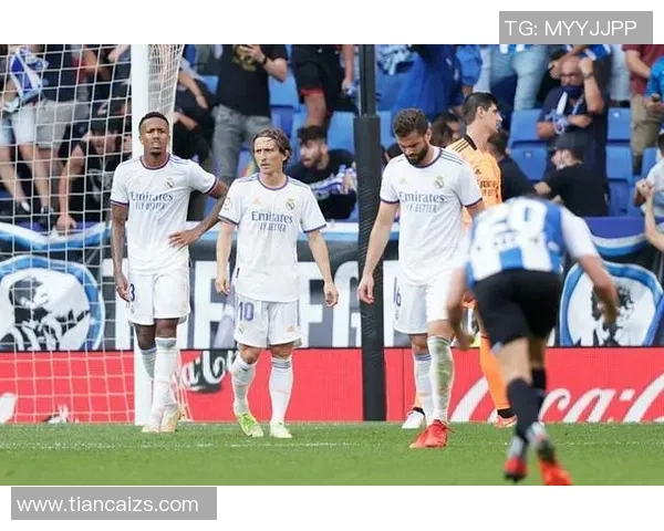 中国足球球星卡热评：最佳球会风采与传奇球员的辉煌历程